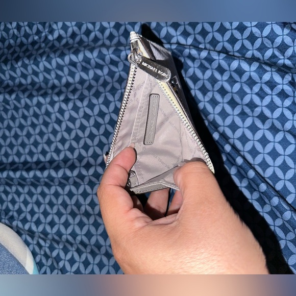 White Micheal Kors small coin zipper purse with chain - Picture 3 of 4